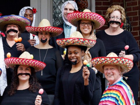 No es bueno! University of Louisville president apologises after posing for photo in sombrero, poncho No es bueno! University of Louisville president apologises after posing for photo in sombrero, poncho