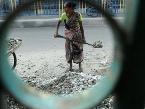 World Bank maintains India's economic growth outlook at 7.5% for FY16