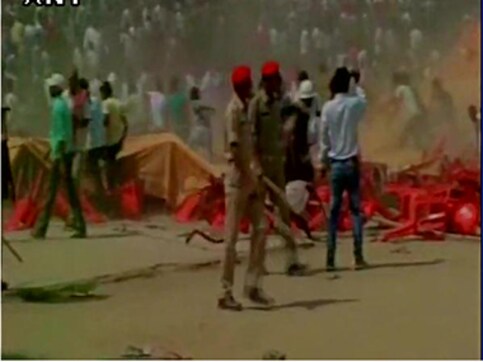 12 injured in lathicharge in Bihar after delayed arrival of Ajay Devgn angers crowd 12 injured in lathicharge in Bihar after delayed arrival of Ajay Devgn angers crowd