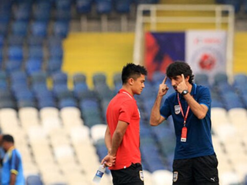 I-League: Mumbai FC appoint Oscar Bruzon as head coach to help stave off relegation I-League: Mumbai FC appoint Oscar Bruzon as head coach to help stave off relegation