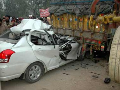 Andhra Pradesh: Five killed, two hurt in car-bus collision in Chittoor