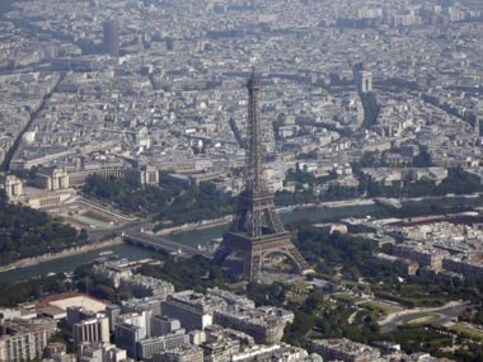 Man held at Eiffel Tower for brandishing knife, had history of psychological problems Man held at Eiffel Tower for brandishing knife, had history of psychological problems