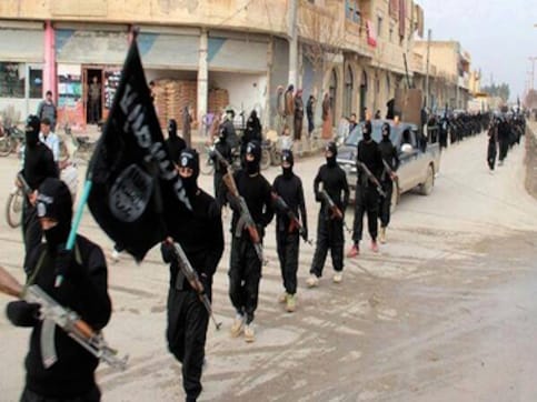 Islamic State militants dig tunnels and sharpen knives as Kerry, Hollande, Putin gang up to bomb Raqqa Islamic State militants dig tunnels and sharpen knives as Kerry, Hollande, Putin gang up to bomb Raqqa