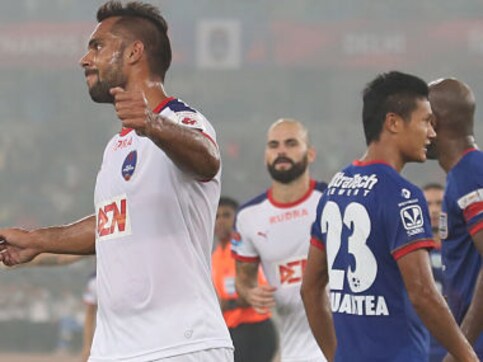 ISL: Mumbai City's away jinx continues as Robin Singh scores injury time equaliser for Delhi Dynamos ISL: Mumbai City's away jinx continues as Robin Singh scores injury time equaliser for Delhi Dynamos