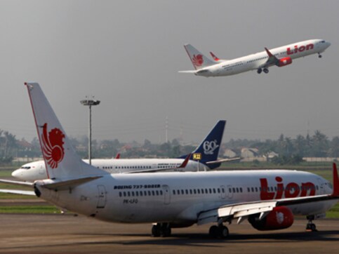Indonesian pilot 'offers flight attendant as compensation' for flight delay Indonesian pilot 'offers flight attendant as compensation' for flight delay