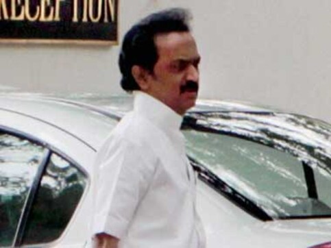 MK Stalin to attend swearing-in ceremony of Nitish Kumar on 20 November MK Stalin to attend swearing-in ceremony of Nitish Kumar on 20 November