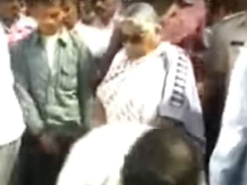 Watch: Minor seeks a rupee, gets kicked in the head by MP minister Kusum Mehdele Watch: Minor seeks a rupee, gets kicked in the head by MP minister Kusum Mehdele