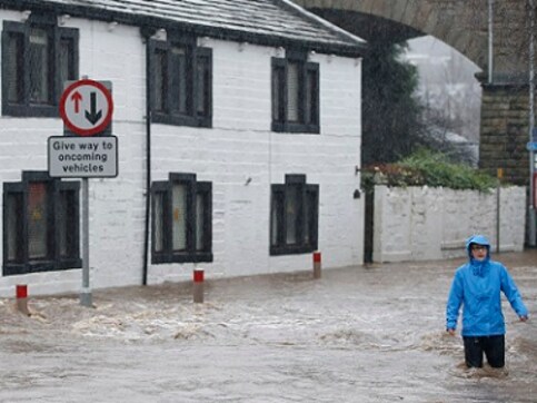 Army comes to the rescue as floods submerge parts of UK Army comes to the rescue as floods submerge parts of UK