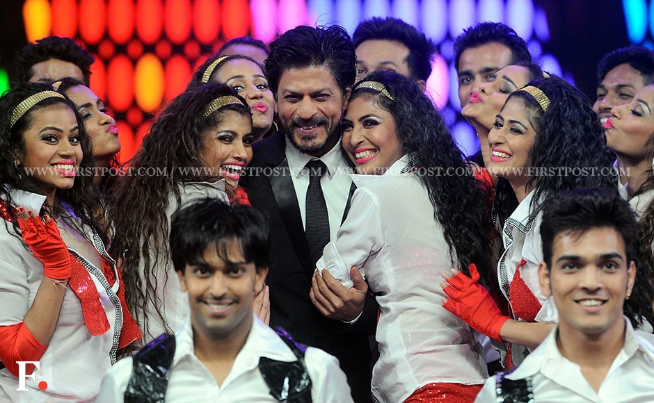 Shah Rukh Khan doing what he does best: romancing the ladies. Sachin Gokhale/Firstpost Shah Rukh Khan doing what he does best: romancing the ladies. Sachin Gokhale/Firstpost