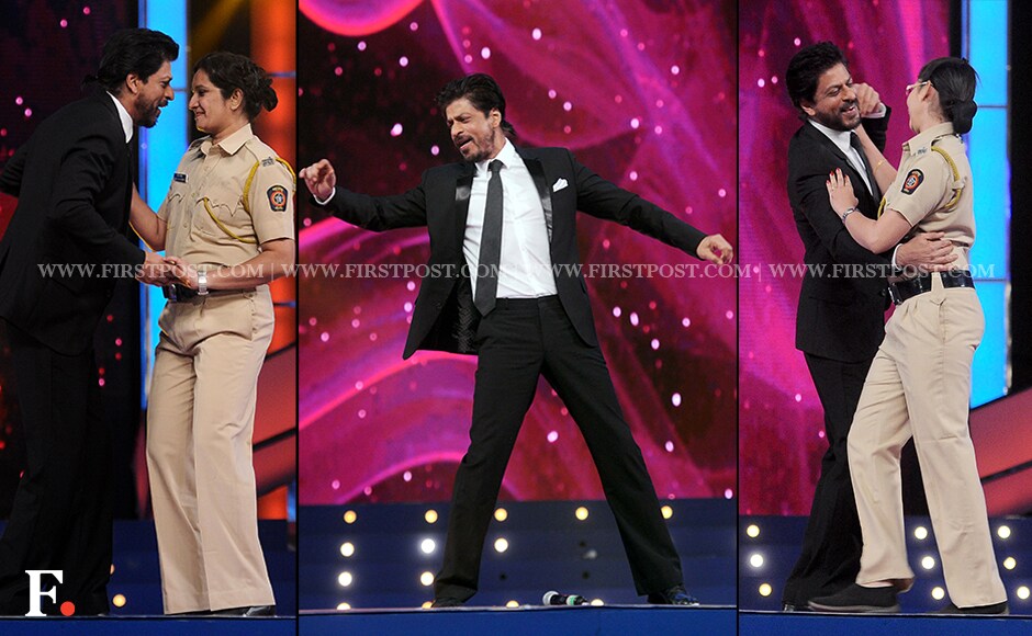 Shah Rukh Khan dances with a female police officer on 'Gerua'. Sachin Gokhale/Firstpost Shah Rukh Khan dances with a female police officer on 'Gerua'. Sachin Gokhale/Firstpost