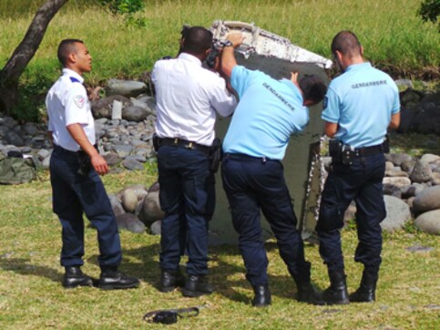 South African teenager finds another piece of debris, possibly from MH370, in Mozambique South African teenager finds another piece of debris, possibly from MH370, in Mozambique