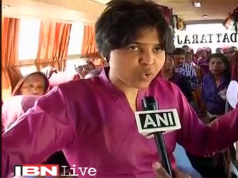 Activist Trupti Desai detained in Ahmednagar while on her way to Shani Shingnapur temple