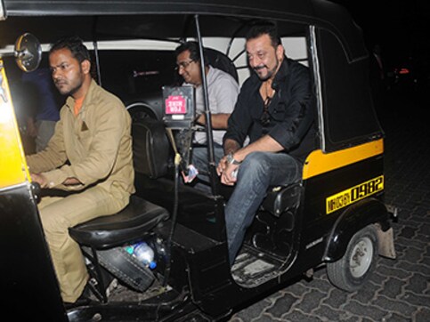 In photos: Sanjay Dutt's impromptu night-time rickshaw ride in Mumbai In photos: Sanjay Dutt's impromptu night-time rickshaw ride in Mumbai