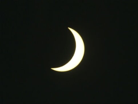 The best kind of cover-up: Indonesians erupt in cheers, prayers as total eclipse darkens skies The best kind of cover-up: Indonesians erupt in cheers, prayers as total eclipse darkens skies