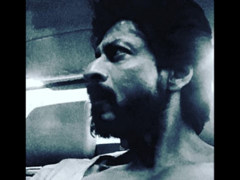'Oily, tanned, scruffy and Kohl-eyed': Shah Rukh Khan reveals new look of 'Raees'