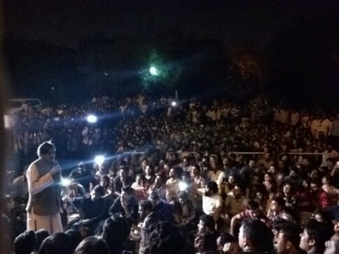 Kanhaiya shares same passion as Bhagat Singh: Shashi Tharoor clarifies, BJP slams, Congress distances