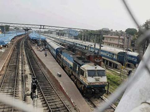Engine of passenger train derails in Chhattisgarh, no injuries reported Engine of passenger train derails in Chhattisgarh, no injuries reported