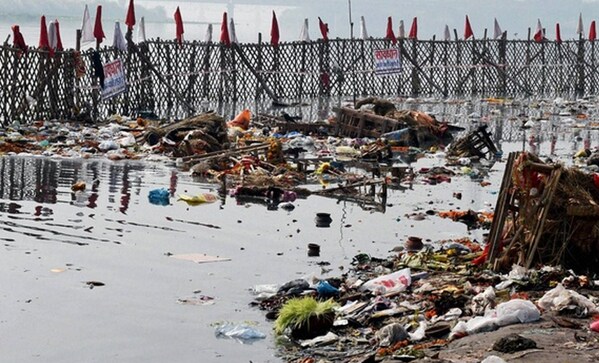 Yamuna infused with oxygen using cylinders and pipes to highlight pollution Yamuna infused with oxygen using cylinders and pipes to highlight pollution
