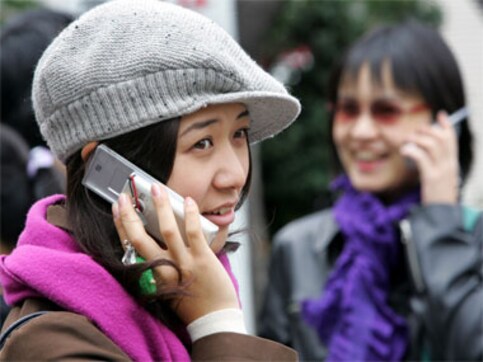 Glued to your smartphone? It can lead to depression and anxiety Glued to your smartphone? It can lead to depression and anxiety