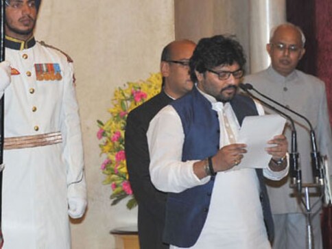 3rd phase of West Bengal election: Babul Supriyo heckled in Kolkata by 'TMC supporters' 3rd phase of West Bengal election: Babul Supriyo heckled in Kolkata by 'TMC supporters'