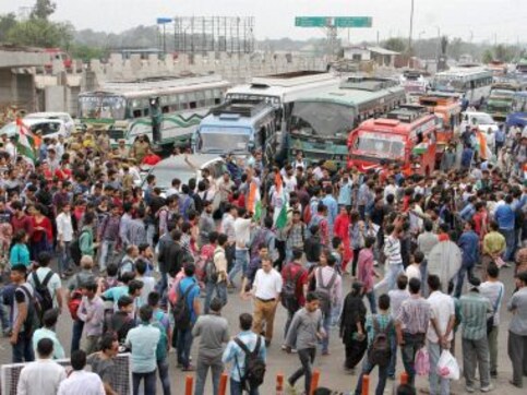 NIT Srinagar unrest: Mehbooba Mufti's handling of crisis will set the tone for her tenure as Jammu and Kashmir CM NIT Srinagar unrest: Mehbooba Mufti's handling of crisis will set the tone for her tenure as Jammu and Kashmir CM