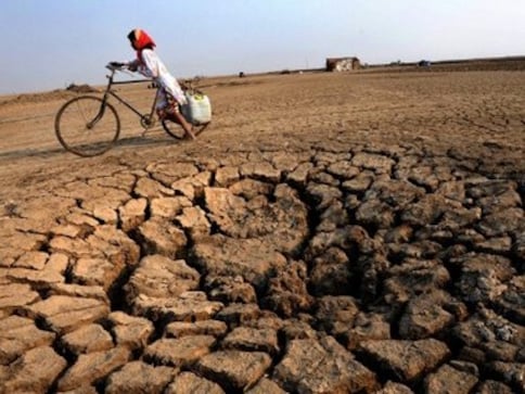 Special train carrying five lakh litres of water reaches drought-hit Latur Special train carrying five lakh litres of water reaches drought-hit Latur