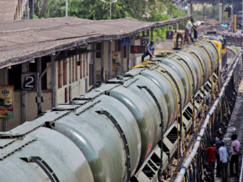 Marathwada drought: 'Water train' carrying 54,000 litres of water leaves for latur Marathwada drought: 'Water train' carrying 54,000 litres of water leaves for latur
