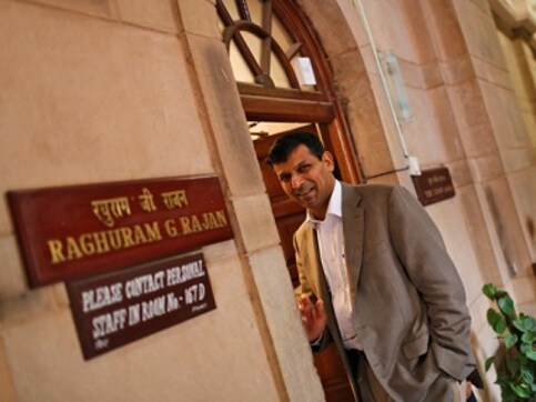 RBI keeps rate unchanged at 6.5%: Inflation remains Raghuram Rajan's major worry RBI keeps rate unchanged at 6.5%: Inflation remains Raghuram Rajan's major worry