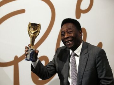 Pele scores again: Legendary Brazil auctions off World Cup trophy for $570,000 Pele scores again: Legendary Brazil auctions off World Cup trophy for $570,000