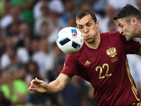 Euro 2016: England fans are no angels, says Russian striker Artem Dzyuba Euro 2016: England fans are no angels, says Russian striker Artem Dzyuba