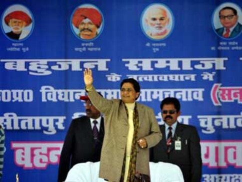 Mayawati seeks CBI probe on Mathura violence, BJP alleges doublespeak
