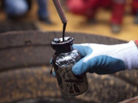 Brent crude oil futures dip; prices under pressure from record US output, expectations of higher OPEC supplies Brent crude oil futures dip; prices under pressure from record US output, expectations of higher OPEC supplies