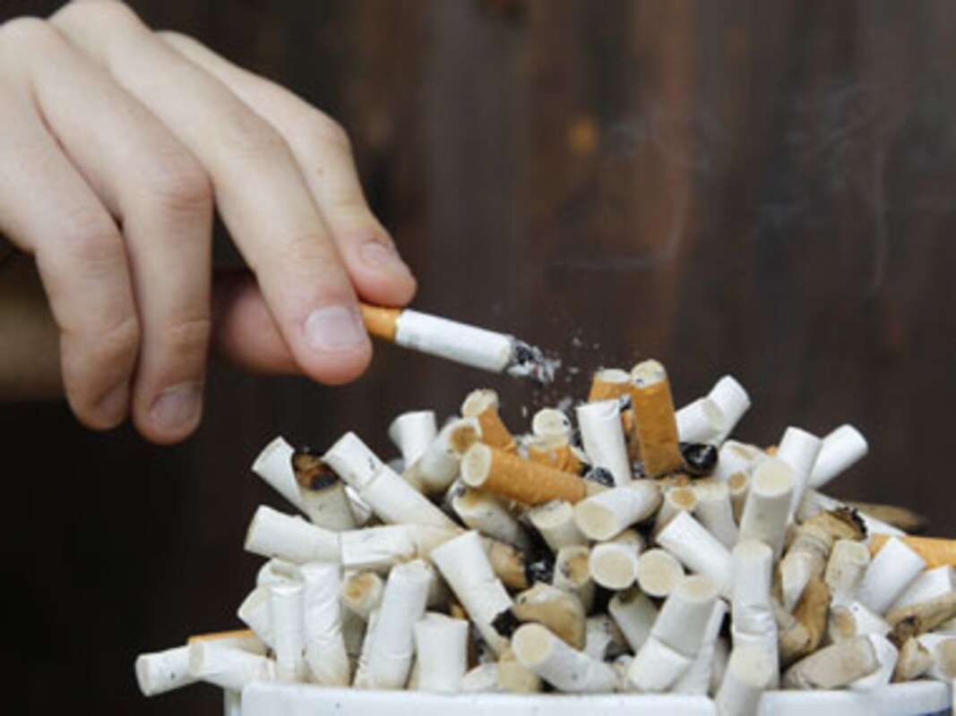 Over 20% of Mumbai youth start smoking by 20 to look cool - Living News , Firstpost