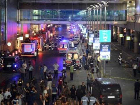 Istanbul attack as it happened: 38 killed, 147 injured by suspected IS suicide bombers Istanbul attack as it happened: 38 killed, 147 injured by suspected IS suicide bombers