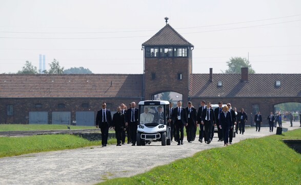Pope Francis visits Auschwitz-Birkenau death camp, mourns victims Pope Francis visits Auschwitz-Birkenau death camp, mourns victims