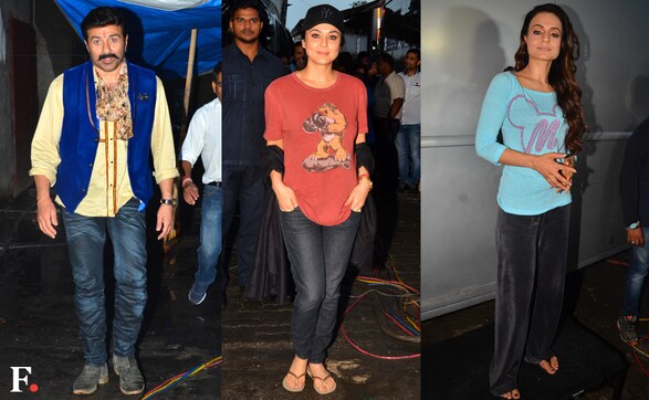 Preity Zinta, Sunny Deol, Ameesha Patel spotted shooting for their upcoming movie Bhaiyyaji Superhit Preity Zinta, Sunny Deol, Ameesha Patel spotted shooting for their upcoming movie Bhaiyyaji Superhit