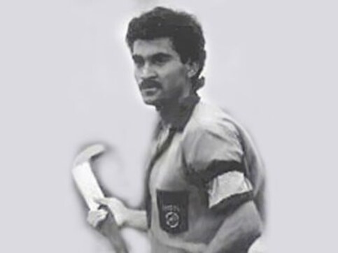 Mohammed Shahid, ailing hockey player, receives Rs 10 lakh grant from Sports Ministry Mohammed Shahid, ailing hockey player, receives Rs 10 lakh grant from Sports Ministry