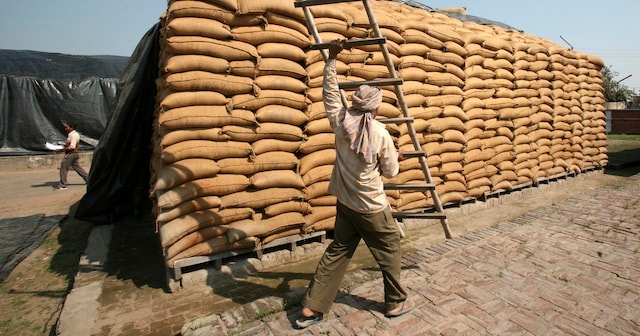 India sends fourth consignment of 2,000 metric tonnes of wheat to Afghanistan India sends fourth consignment of 2,000 metric tonnes of wheat to Afghanistan