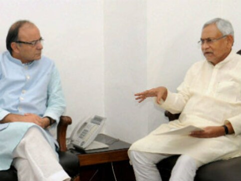 JD(U) offers support to govt on GST after Arun Jaitley meets Nitish Kumar JD(U) offers support to govt on GST after Arun Jaitley meets Nitish Kumar