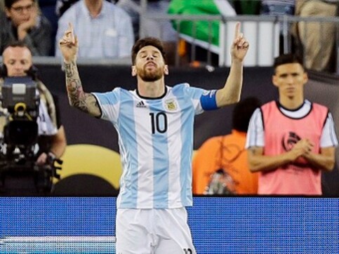Lionel Messi vows to continue to fight to keep Argentina's World Cup 2018 qualifying dream alive Lionel Messi vows to continue to fight to keep Argentina's World Cup 2018 qualifying dream alive