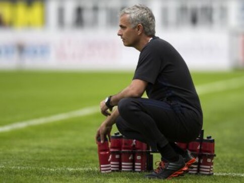 Jose Mourinho hails Luke Shaw's recovery after 10-month injury lay-off Jose Mourinho hails Luke Shaw's recovery after 10-month injury lay-off