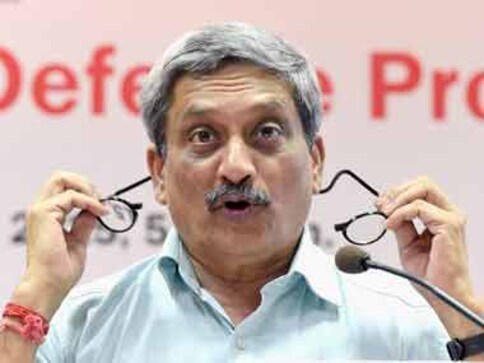 Manohar Parrikar rakes up Aamir Khan's 2015 remark, dubs it 'arrogant' Manohar Parrikar rakes up Aamir Khan's 2015 remark, dubs it 'arrogant'