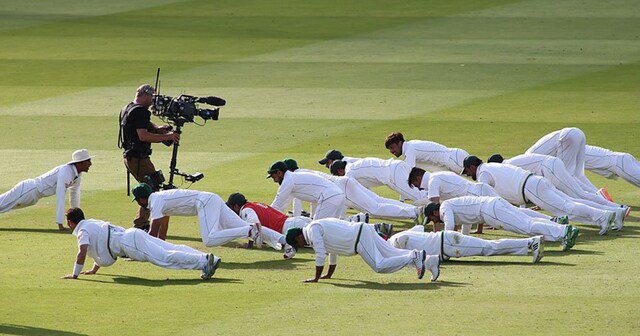 Push-ups, salute and victory: How Twitter reacted to Pakistan beating England at Lord’s Push-ups, salute and victory: How Twitter reacted to Pakistan beating England at Lord’s