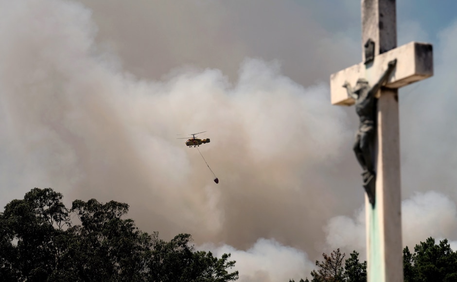 Portugal's National Civil Protection Service reported 14 major wildfires burning out of control in mainland Portugal where almost 4,500 firefighters were in action in a massive operation, supported by 28 water-dumping aircraft and 1,300 vehicles. Desperate, the government requested help from other European Union countries. AP Portugal's National Civil Protection Service reported 14 major wildfires burning out of control in mainland Portugal where almost 4,500 firefighters were in action in a massive operation, supported by 28 water-dumping aircraft and 1,300 vehicles. Desperate, the government requested help from other European Union countries. AP