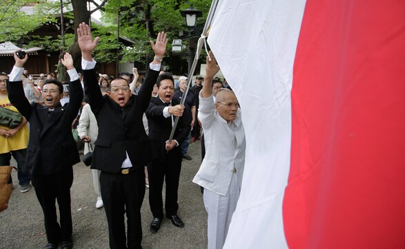 Japanese pay homage at Yasukuni Shrine as Japan marks 71st anniversary of WWII Japanese pay homage at Yasukuni Shrine as Japan marks 71st anniversary of WWII