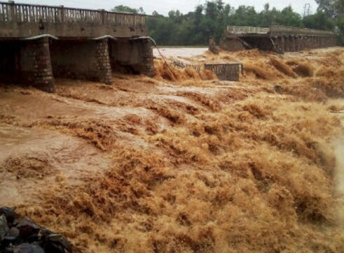 Govt warns of rise in water levels of rivers in Gujarat, Madhya Pradesh, Rajasthan due to heavy rain Govt warns of rise in water levels of rivers in Gujarat, Madhya Pradesh, Rajasthan due to heavy rain