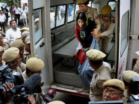 Police picks up Arambam Robita, another Manipuri to sit on hunger strike after Irom Sharmila Police picks up Arambam Robita, another Manipuri to sit on hunger strike after Irom Sharmila