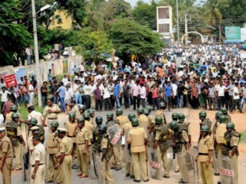 Tamil Nadu vs Karnataka: During Cauvery protests, citizens showed cosmopolitan nature of Bengaluru Tamil Nadu vs Karnataka: During Cauvery protests, citizens showed cosmopolitan nature of Bengaluru