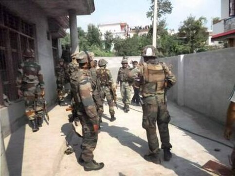 It's curfew in 10 Kashmir districts on Eid: Helicopters, drones will be used for surveillance It's curfew in 10 Kashmir districts on Eid: Helicopters, drones will be used for surveillance