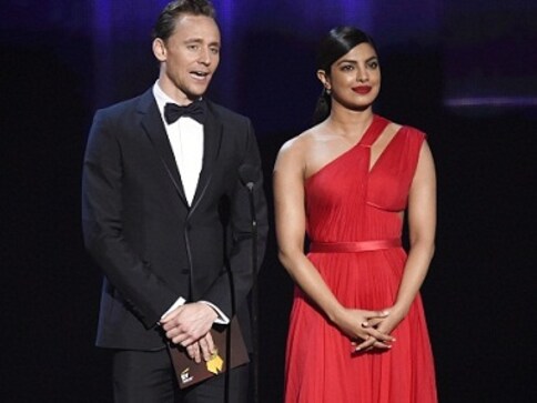 Emmy Awards 2016: Priyanka Chopra-Tom Hiddleston spark flirting rumours Emmy Awards 2016: Priyanka Chopra-Tom Hiddleston spark flirting rumours